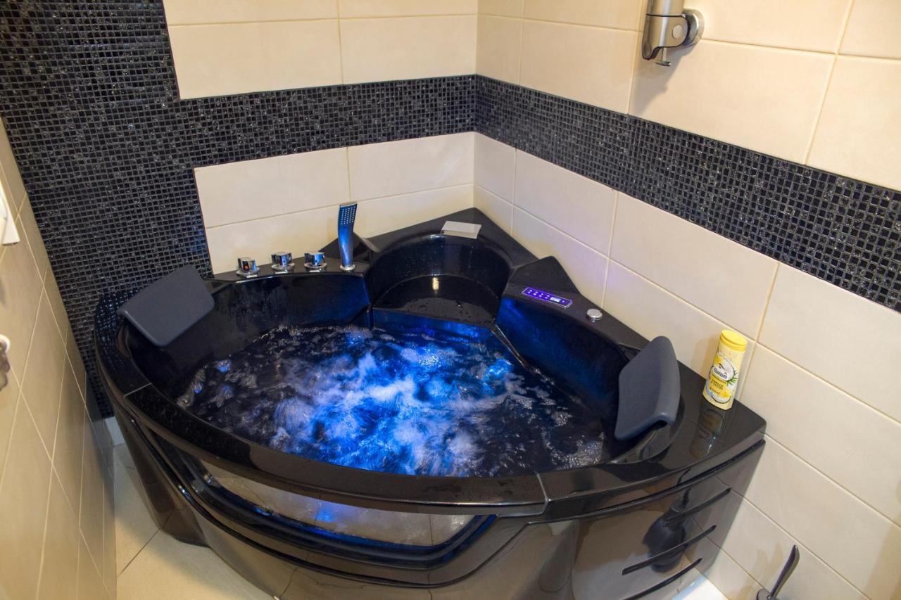 Appartamento Spa Apartman Red Passion Belgrado Esterno foto