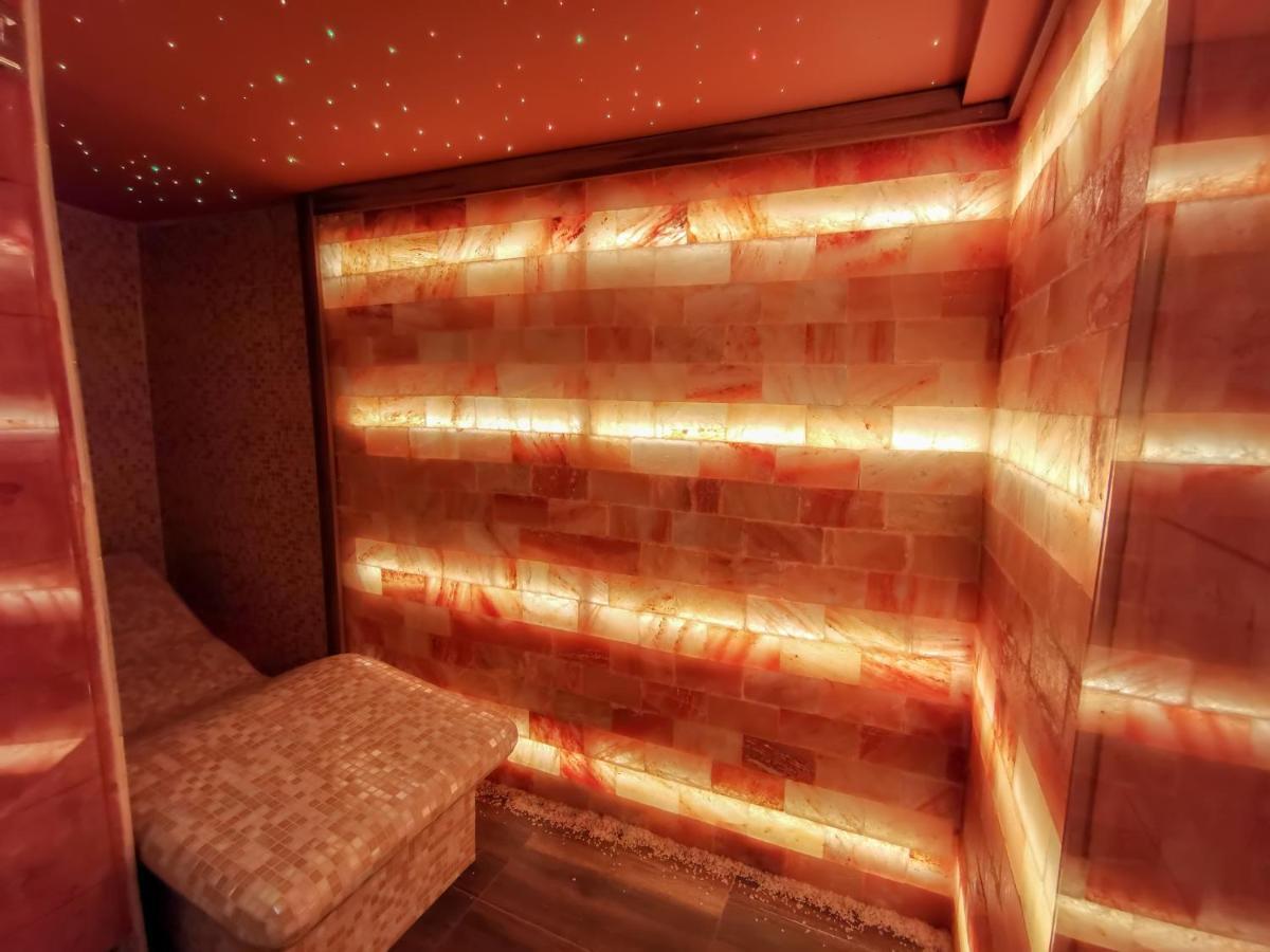 Appartamento Spa Apartman Red Passion Belgrado Esterno foto