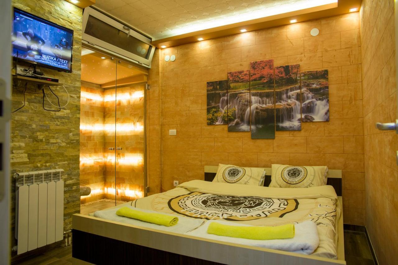 Appartamento Spa Apartman Red Passion Belgrado Esterno foto