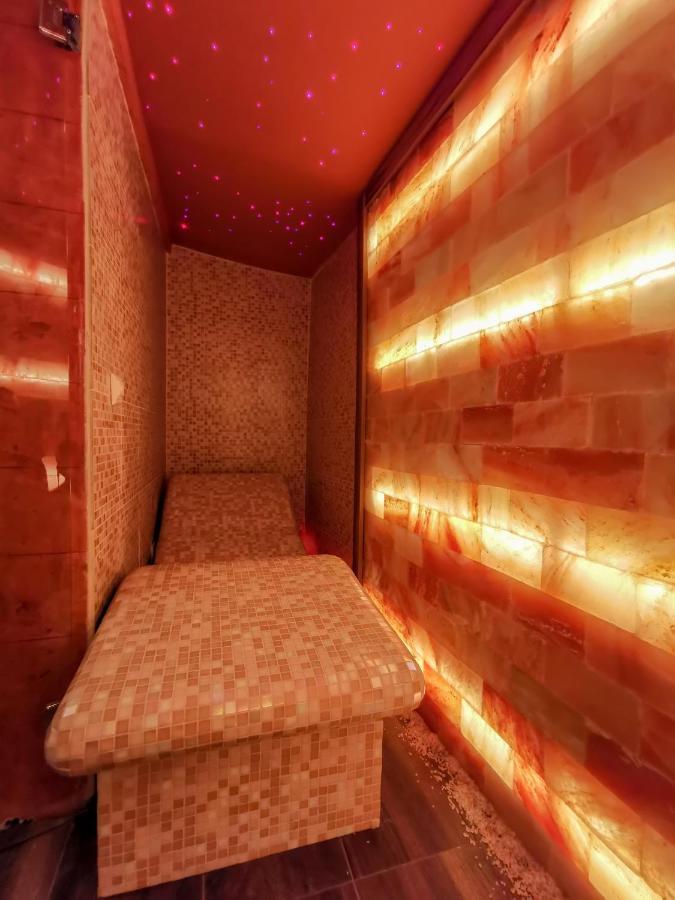 Appartamento Spa Apartman Red Passion Belgrado Esterno foto