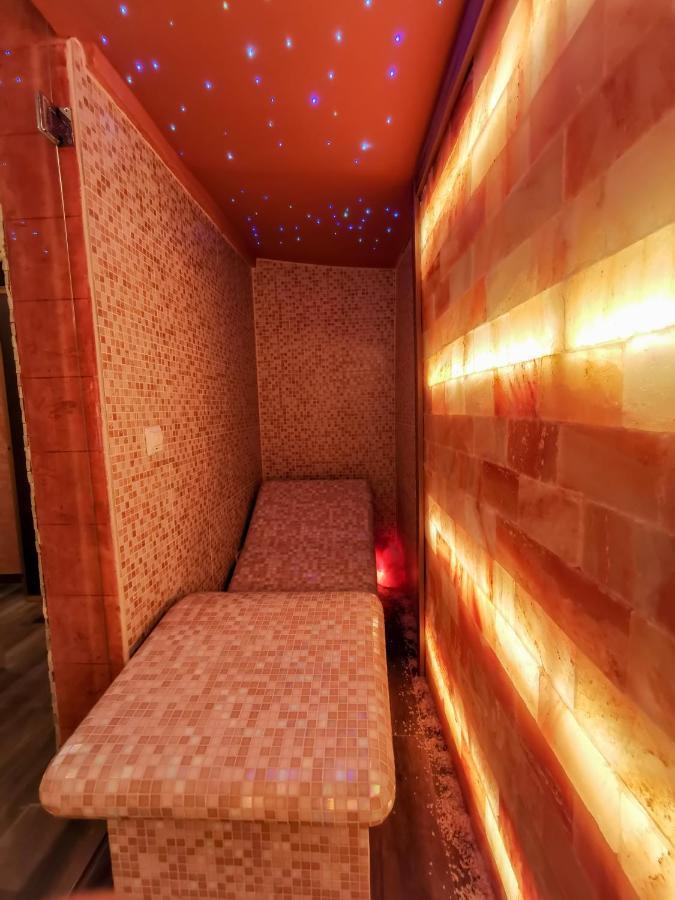 Appartamento Spa Apartman Red Passion Belgrado Esterno foto