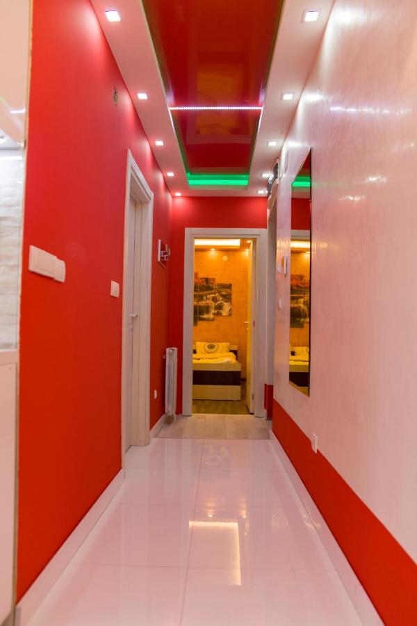 Appartamento Spa Apartman Red Passion Belgrado Esterno foto